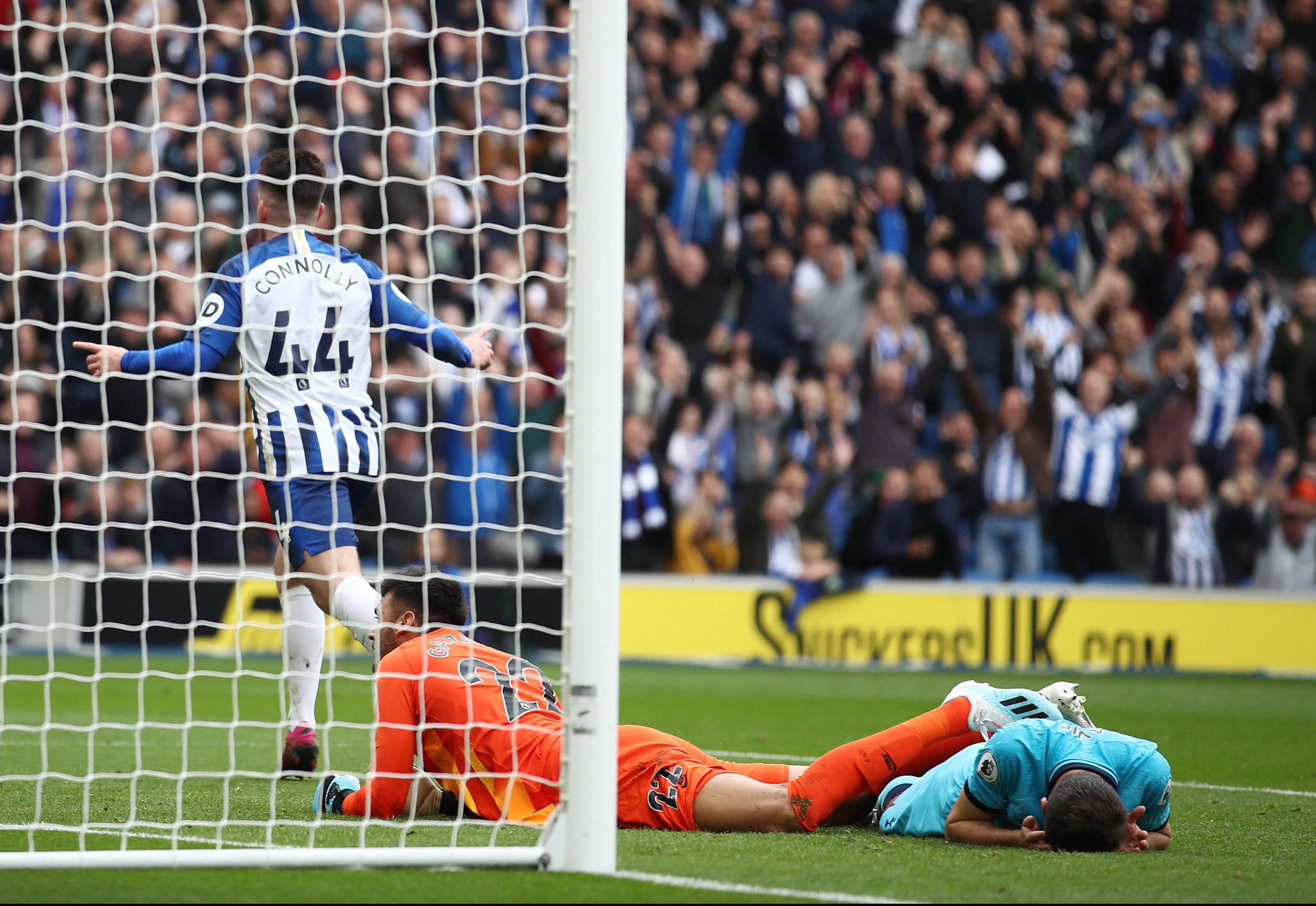 员在接受媒 员在接受媒